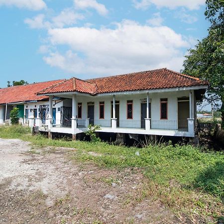 Spot On 92832 Al Mahira Syariah Hotel Majalengka Exterior photo