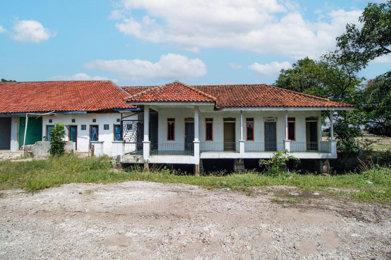 Spot On 92832 Al Mahira Syariah Hotel Majalengka Exterior photo