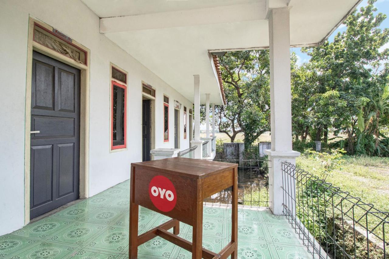Spot On 92832 Al Mahira Syariah Hotel Majalengka Exterior photo
